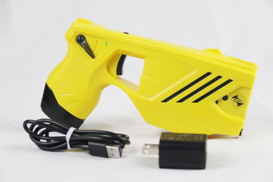 comprar Dual cartuchos 1400mAh Bateria operada Pistola de atordoamento Pistola de atordoamento de segurança Fabricação em linha