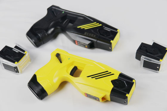 Comprar HSUHA TX100P IP57 Impermeável 55KV Tensão de saída BWC Ativação Pistola de atordoamento para uso policial Fabricação em linha